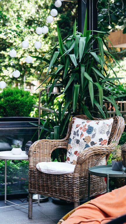 Tips for Creating a Cozy and Inviting Outdoor Space for Your Home